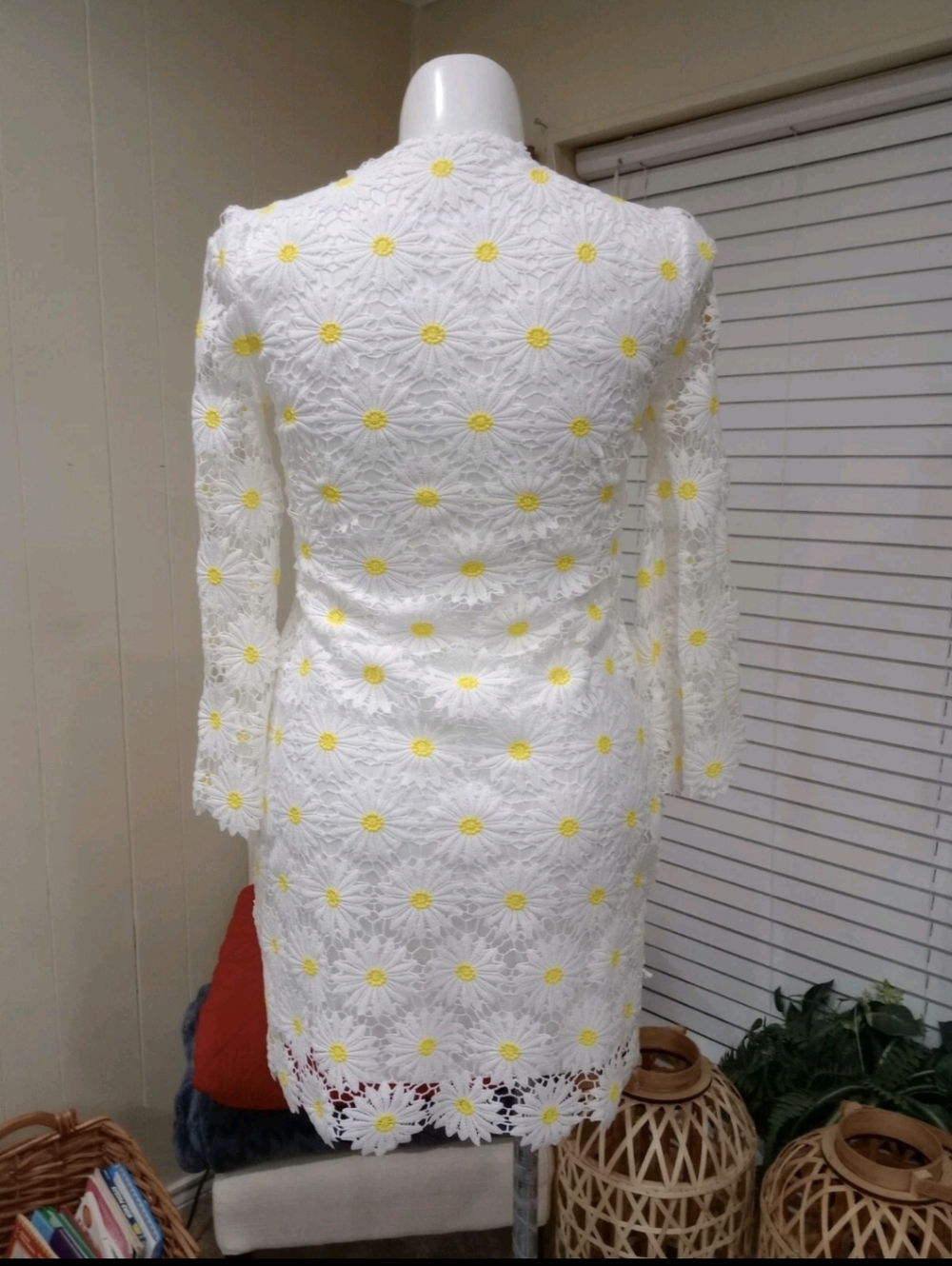 White Floral Lace Dress Yellow Daisy Embroidery V-Neck Shift Boho Cottagecore - Picture 5 of 8